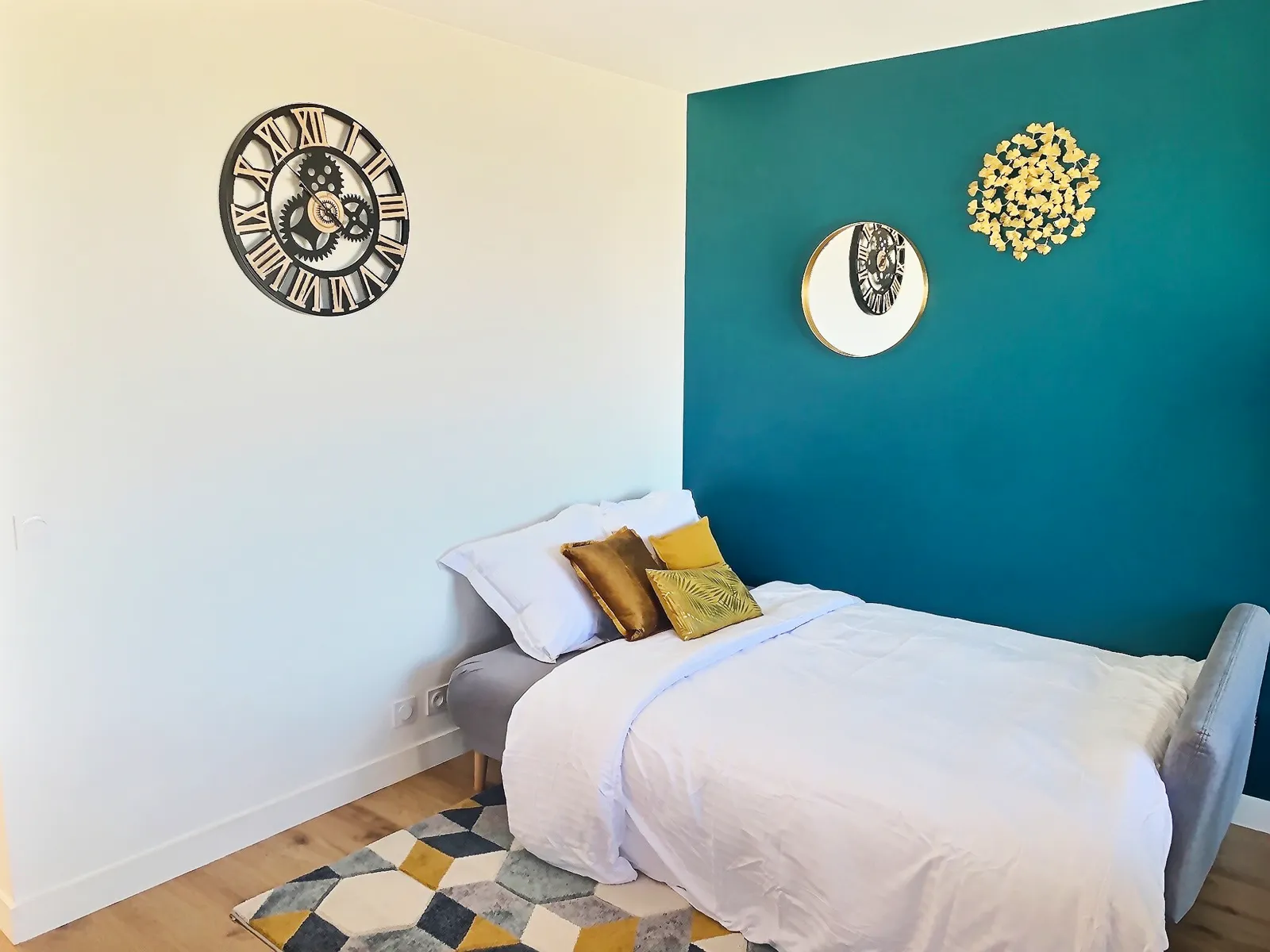 Canapé-lit confortable dans le salon pour 2 couchages supplémentaires