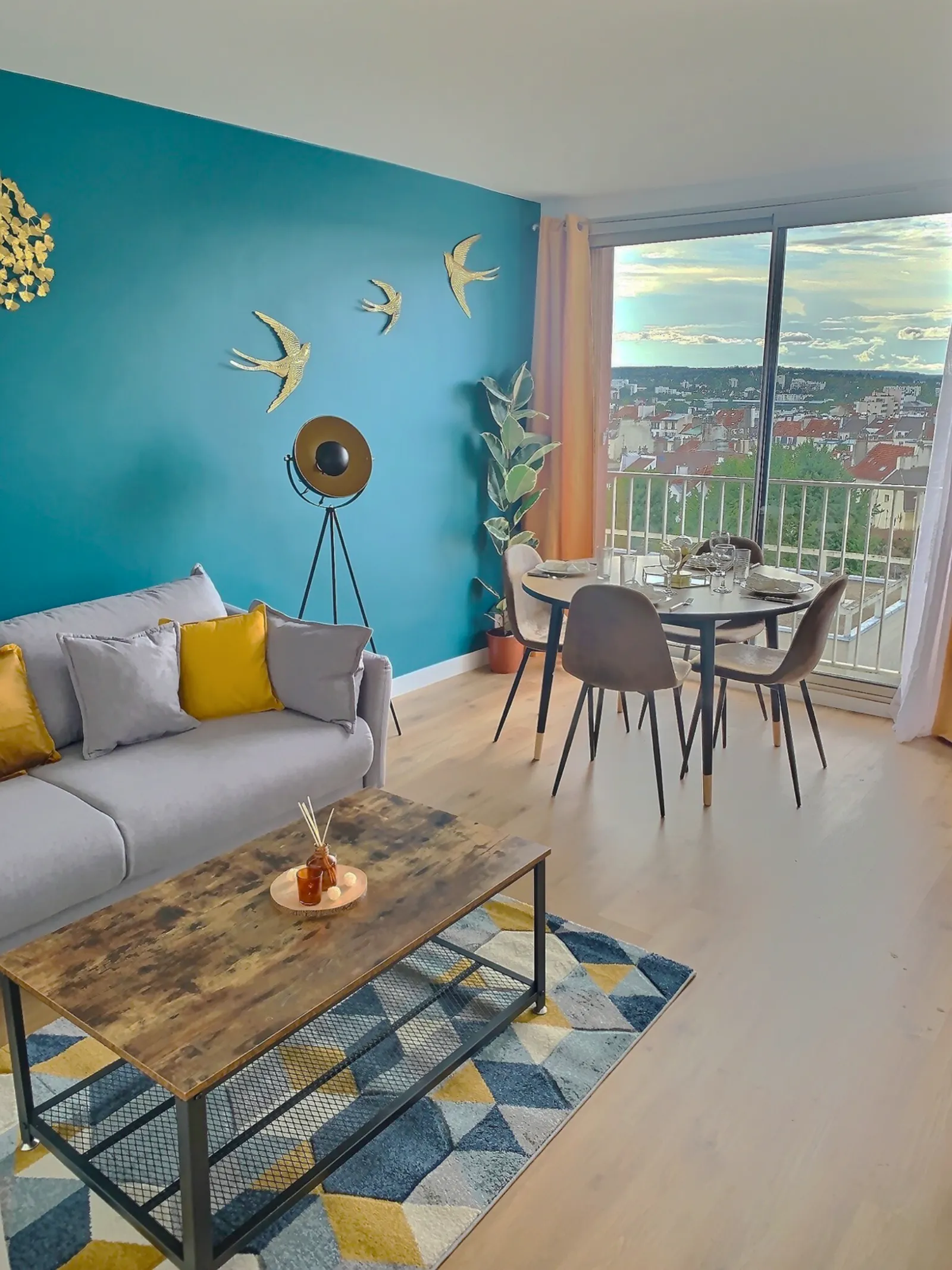 Salon avec vue panoramique sur les toits de Saint-Germain-en-Laye